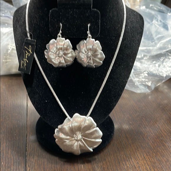 Thalia Sodi Floral Jewelry Set - Picture 2 of 2